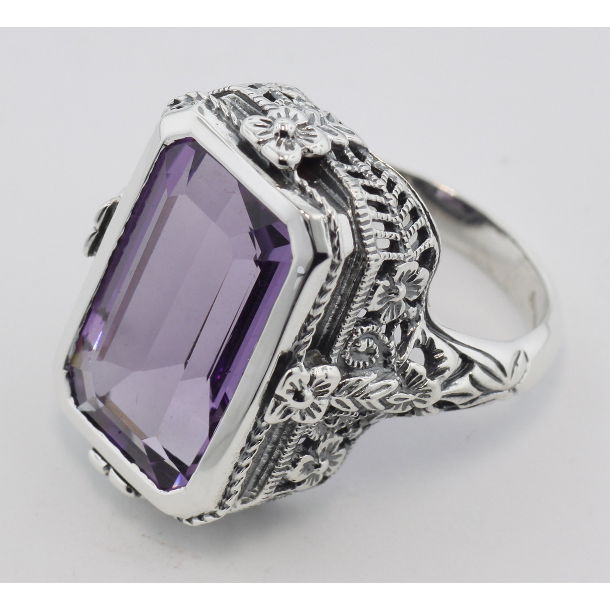 Detail view of 5.5 Carat Amethyst Filigree Ring highlighting Amethyst