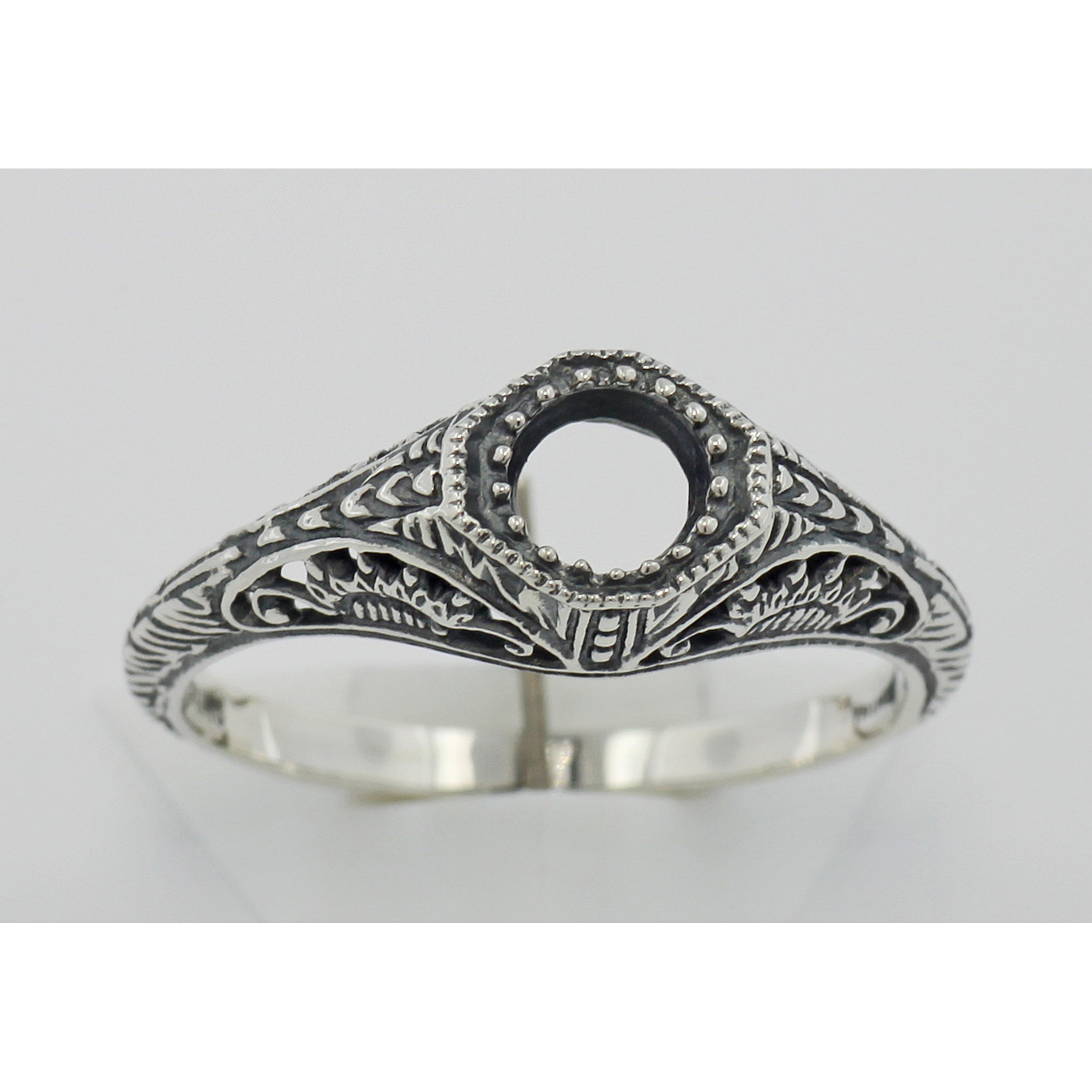 Detail view of Semi Mount 4.5mm Art Deco Style Filigree Ring highlighting design details