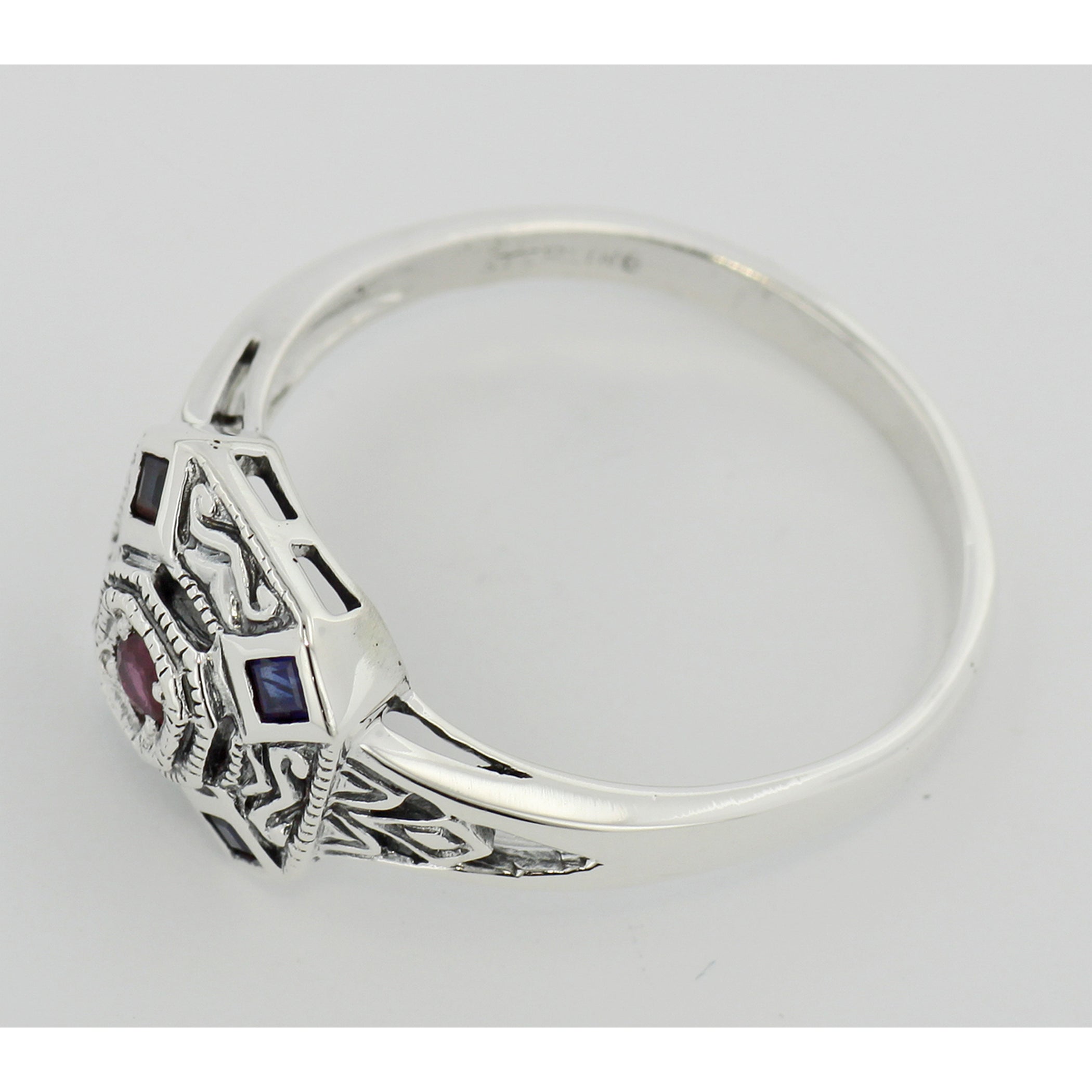 Detail view of Sapphire / Ruby Filigree Ring - Deco Style highlighting Ruby, Sapphire