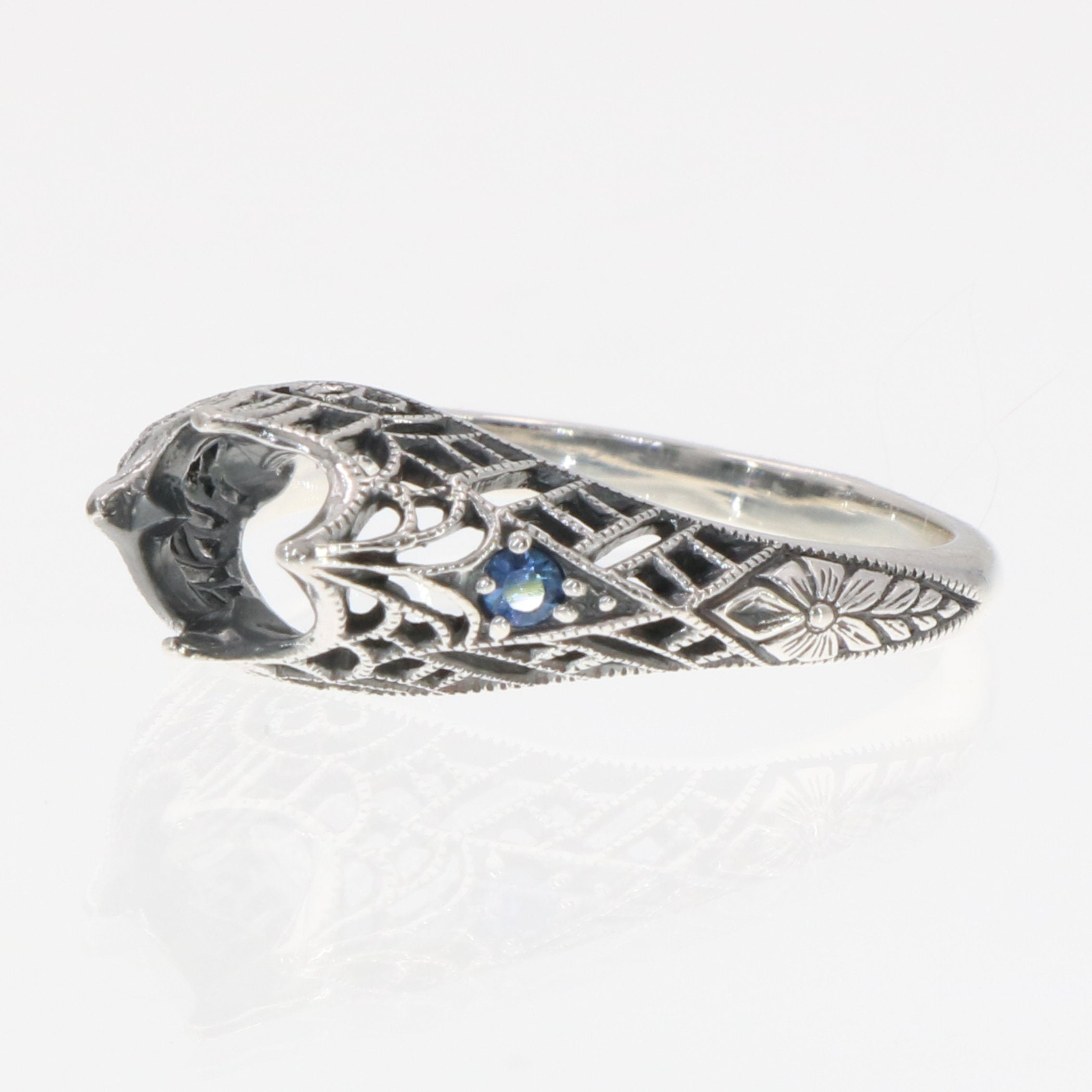 Detail view of Semi Mount 6mm Filigree Ring Sapphire Gems Sterling Silver highlighting Sapphire