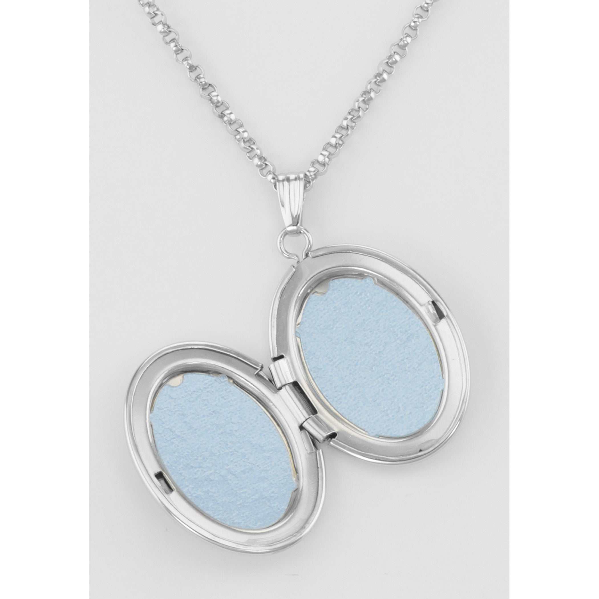 Detail view of Oval Locket - I Love You with Chain - 16mm highlighting design details