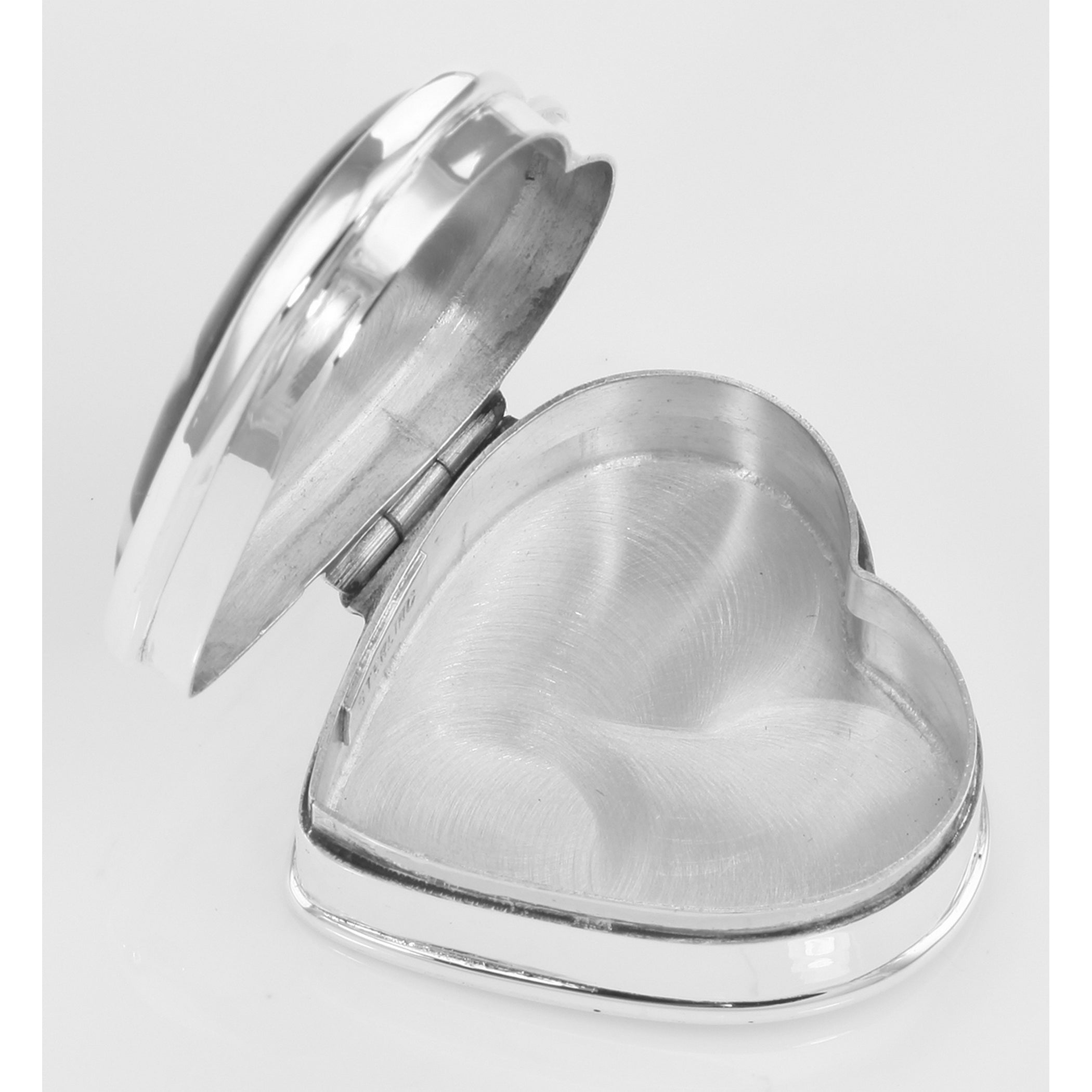 Detail view of Heart PillBox w/ Cherub Porcelain Top highlighting design details